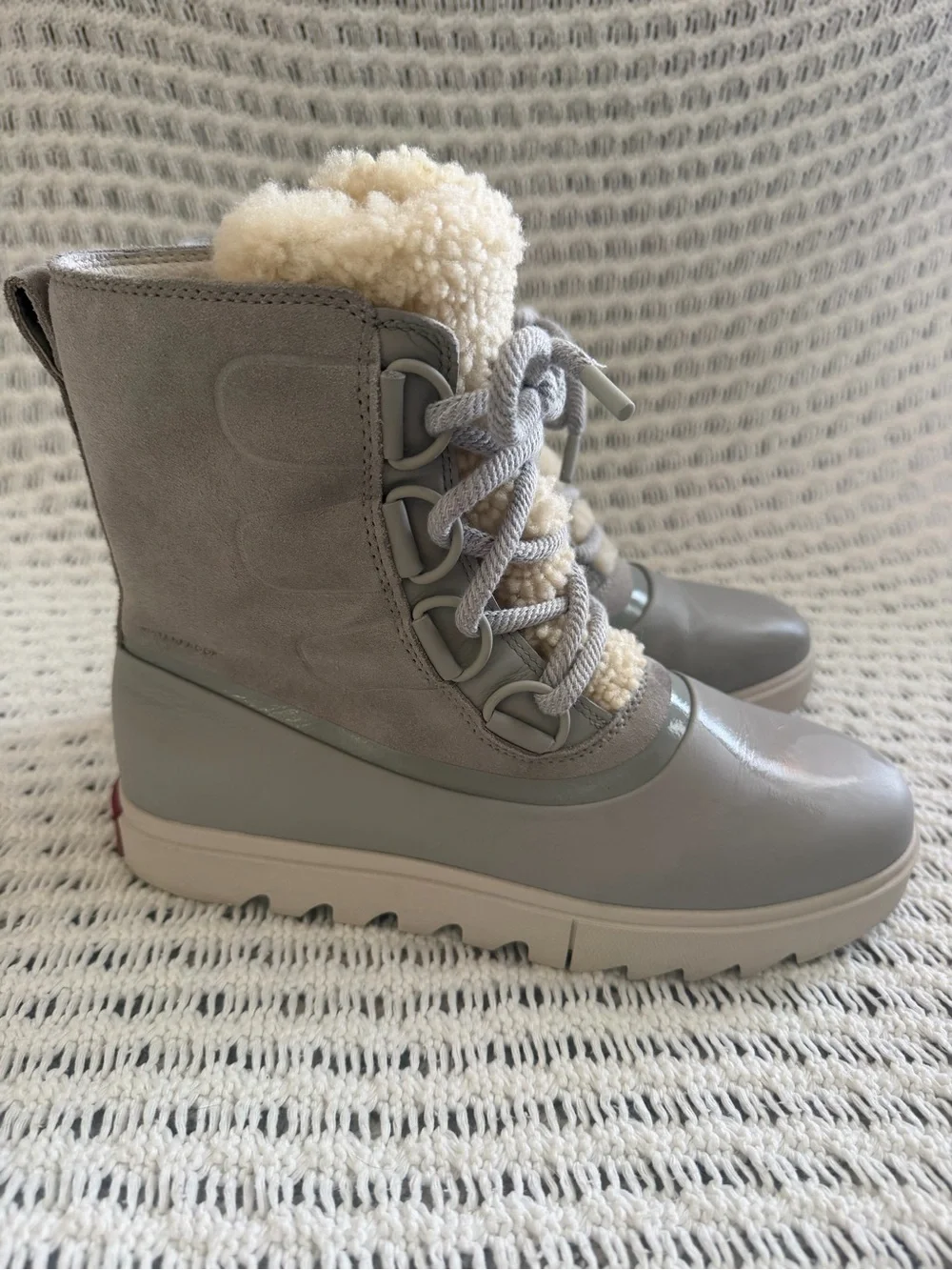 Sorel Joan Of Arctic Next Lite Outdoor Winter Boots Gray Ivory Shearling 8 EUC